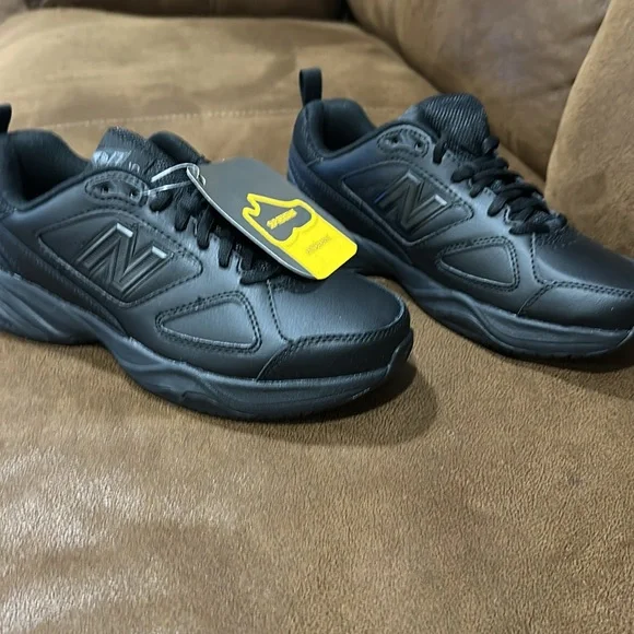 New Balance Women’s Black sneakers size 7. New with tags. - Picture 3 of 5